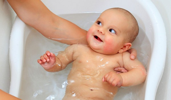 Yenidoğan Bebek Banyosu